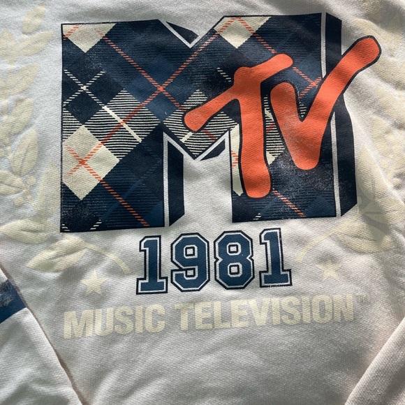 NWT Sweater Women's beige long-sleeved sweater with MTV print design. Size XL - Picture 3 of 9